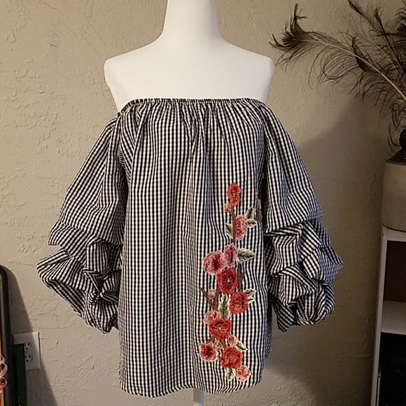 Tops - Off the shoulder gingham blouse